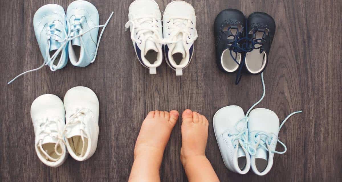 À quel âge faut-il commencer à mettre des chaussures à bébé ?