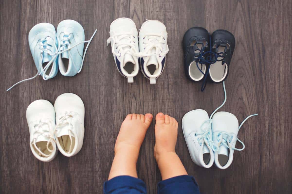 Quand faut-il mettre des chaussures à bébé ?